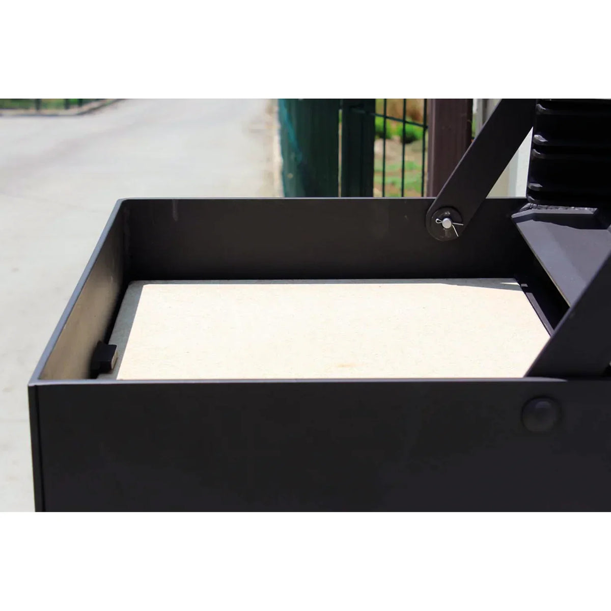 Tuozi - Grill Murowany Na Drewno I Węgiel Model Wall Ibbq Z Płytą Ochronną (czarny - 58,5 X 57 X 114 Cm) Nr Kat.: 4200/2