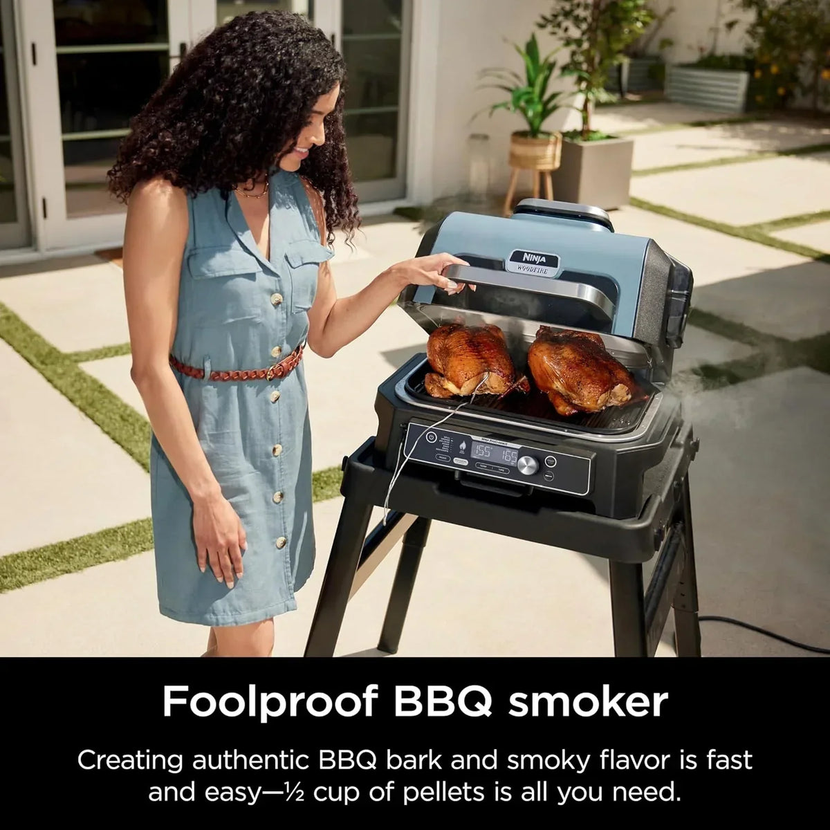 Ninja Woodfire Pro XL Grill i Wędzarnia Zewnętrzna, termometr, master grill 4 w 1, grill wędzarniczy, zewnętrzna frytownica powietrzna, piekarnik, przenośny, grill elektryczny, ciemnoszary, model OG850, 2026