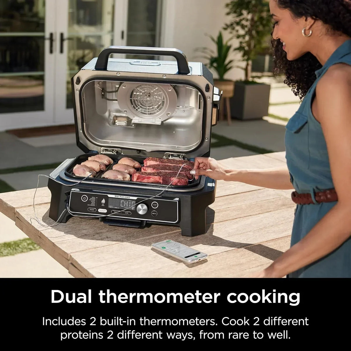 Ninja Woodfire Pro XL Grill i Wędzarnia Zewnętrzna, termometr, master grill 4 w 1, grill wędzarniczy, zewnętrzna frytownica powietrzna, piekarnik, przenośny, grill elektryczny, ciemnoszary, model OG850, 2026