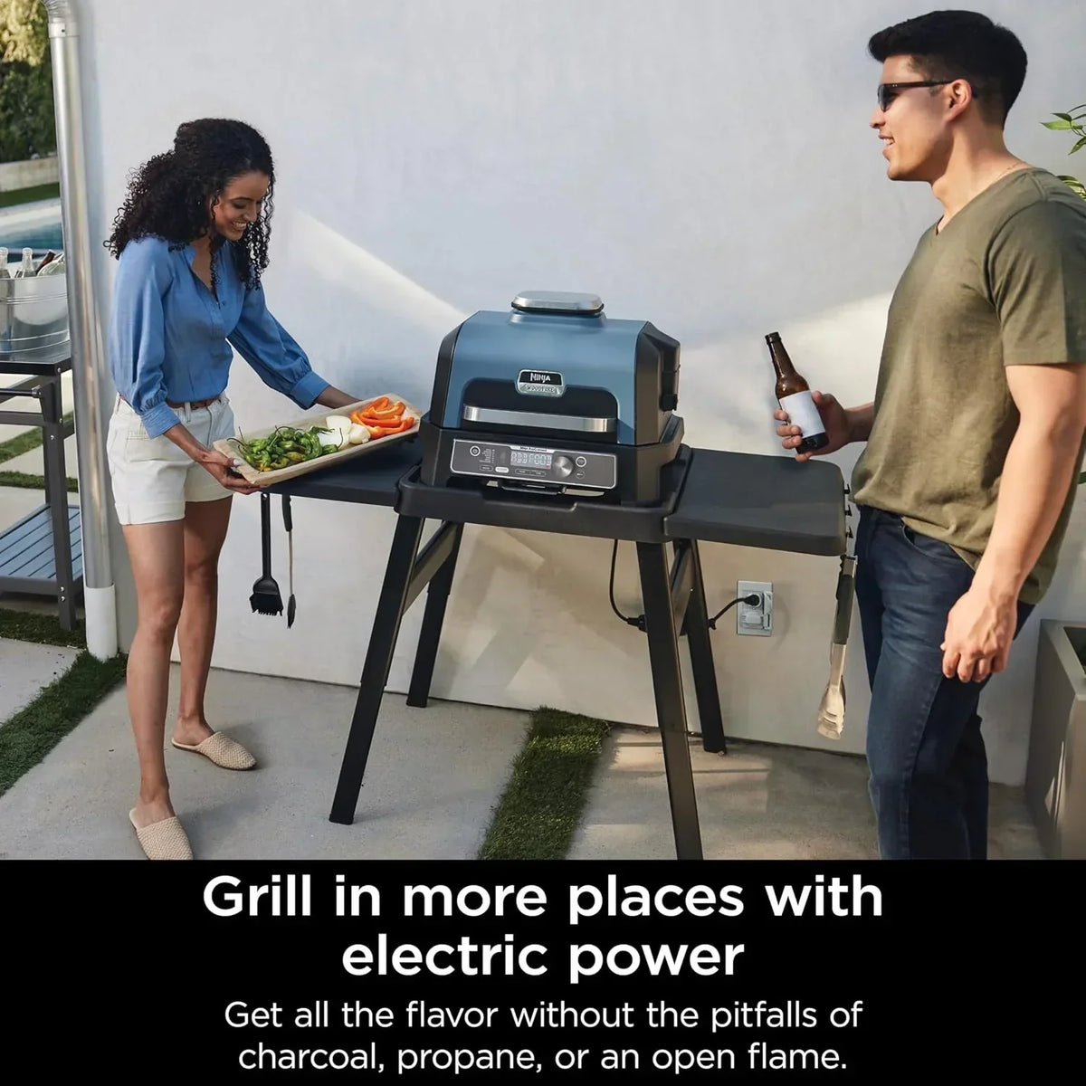 Ninja Woodfire Pro XL Grill i Wędzarnia Zewnętrzna, termometr, master grill 4 w 1, grill wędzarniczy, zewnętrzna frytownica powietrzna, piekarnik, przenośny, grill elektryczny, ciemnoszary, model OG850, 2026