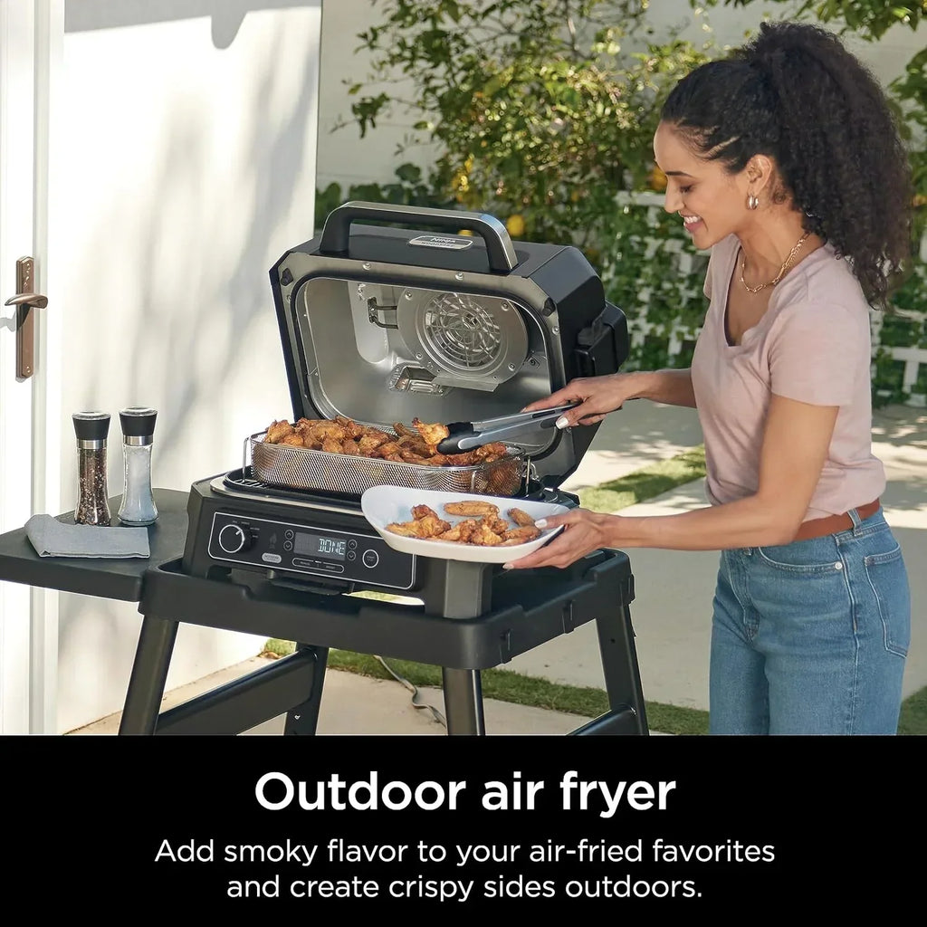 Ninja Woodfire Pro XL Grill i Wędzarnia Zewnętrzna, termometr, master grill 4 w 1, grill wędzarniczy, zewnętrzna frytownica powietrzna, piekarnik, przenośny, grill elektryczny, ciemnoszary, model OG850, 2026