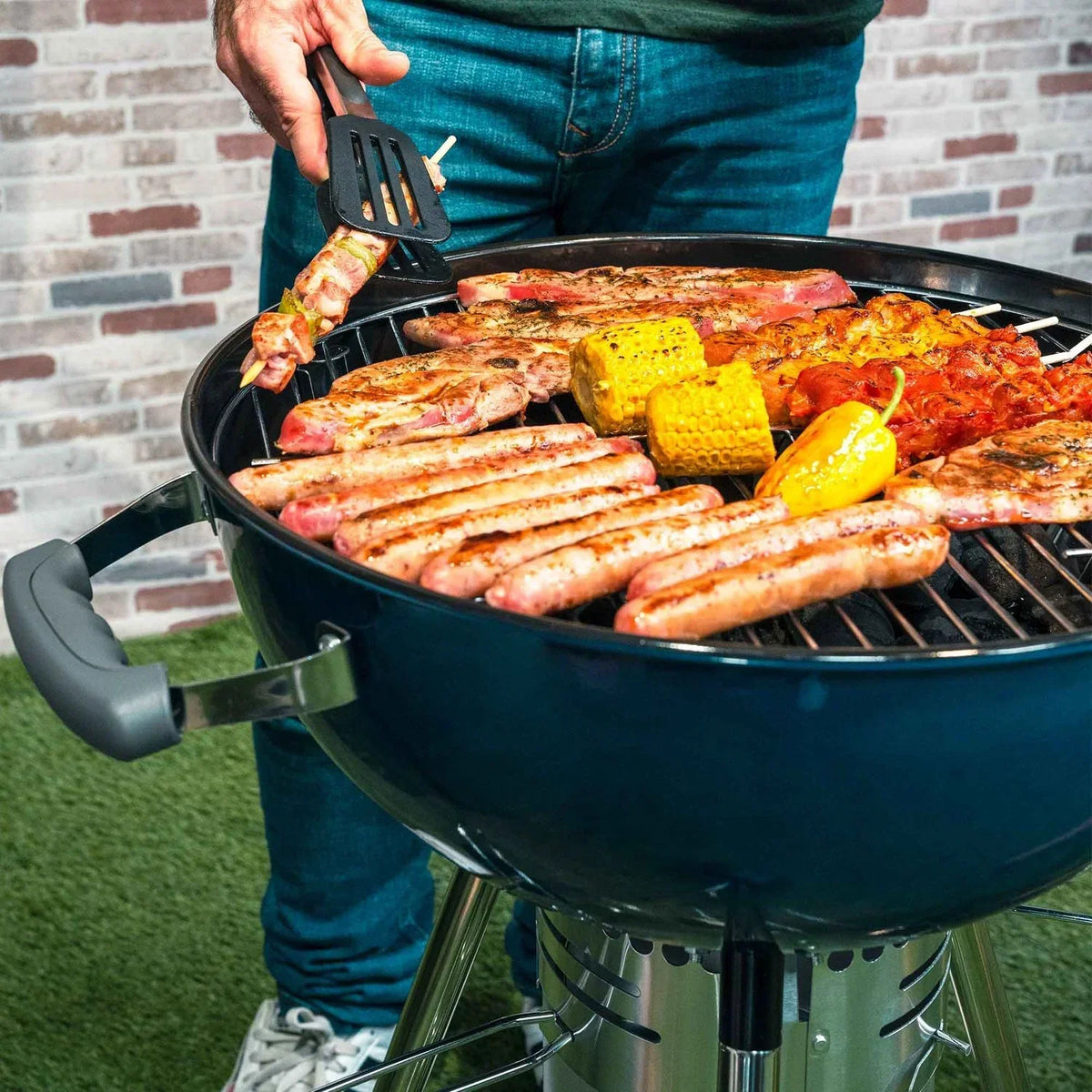 Przenośny Grill Węglowy Na Kółkach Kekai Yellowstone 58x47x100 Cm Okrągły Z Pokrywą I Zapalarką Emaliowany Na Niebiesko